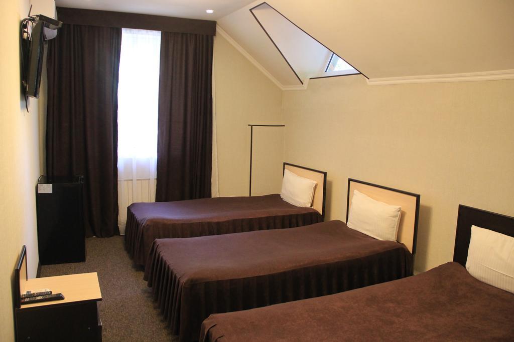 Izum Hotel Osz Zewnętrze zdjęcie
